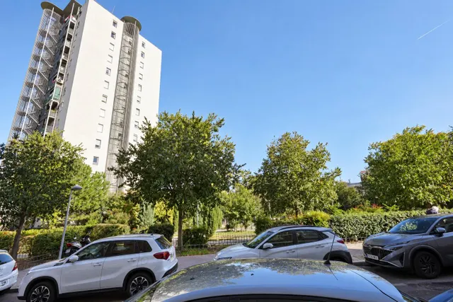 Local comercial 11 habitaciones 200m² en alquiler - Opañel — 16