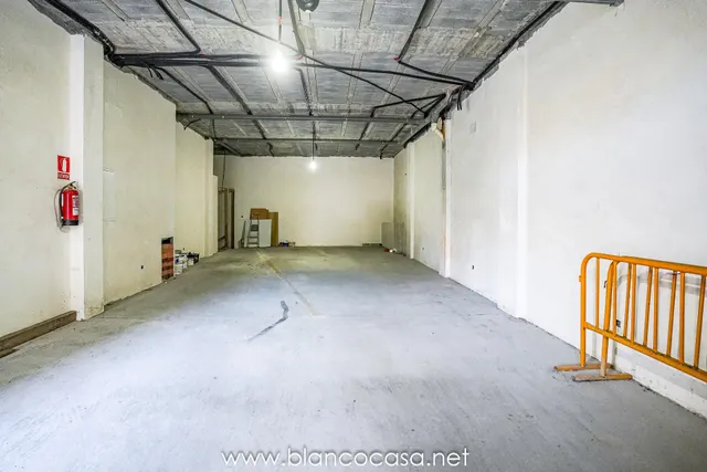 Alquiler de  Local con Sótano en Calle Tarragona, Carballo por Sólo 390 €/Mes! — 6