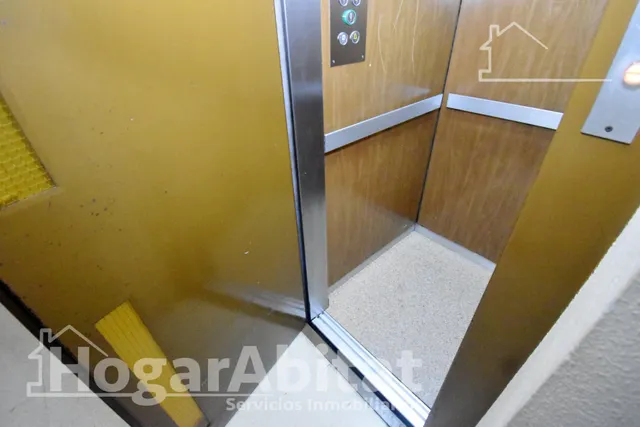 SEMIREFORMADA CON 4 DORMITORIOS Y ASCENSOR — 46