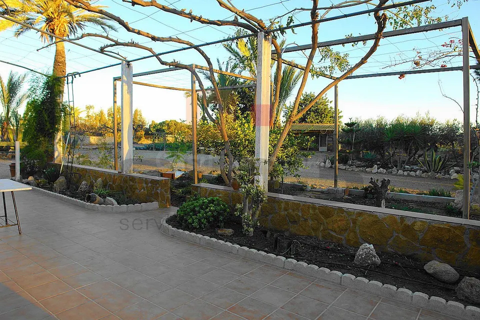 Casa con 8.190m2 de parcela en la zona del Palmeral.