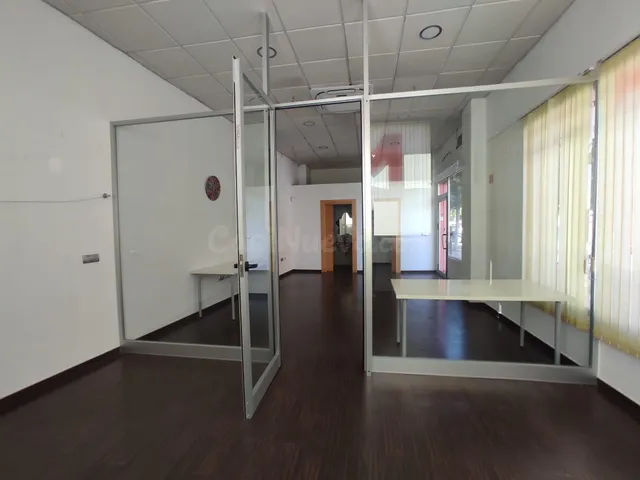 LOCAL COMERCIAL EN ALQUILER EN ARCO NORTE – ESQUINA, MUY LUM - foto 5