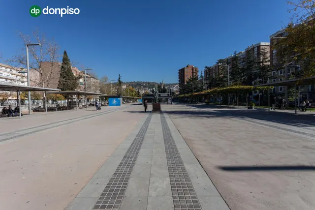 Local comercial en venta en calle agustina de aragón — 23