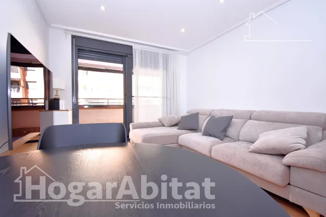 Seminuevo con piscina, garaje, trastero y terraza cerca del mar — 24