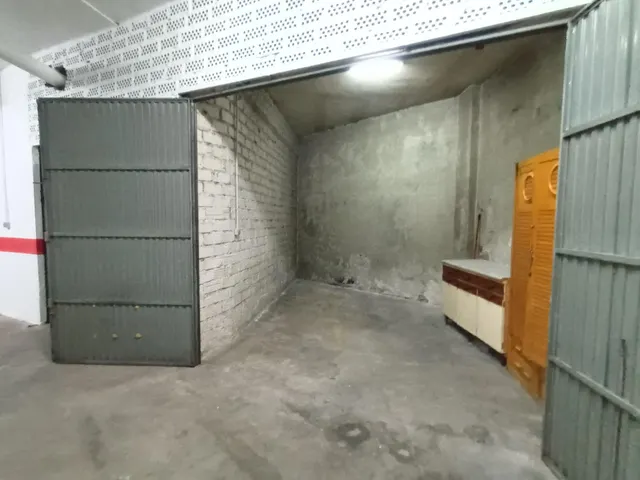 Garaje cerrado en Granada zona Zaidin, 12.80 m. de superficie. — 17
