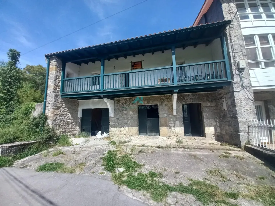 Se vende casa de piedra con terreno en Ramales