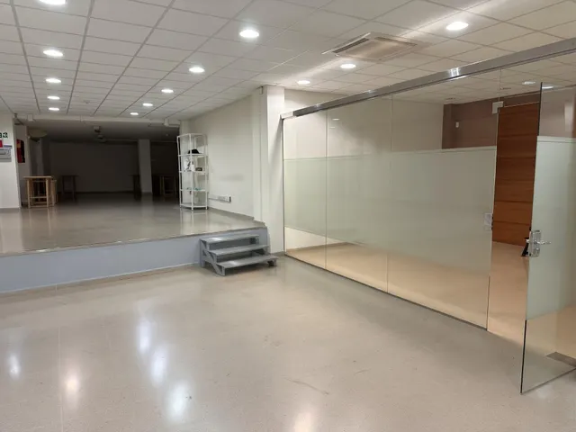 Gran local de 590 m2 en Mataró — 9