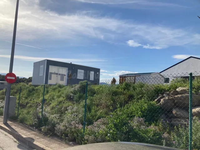 Nave industrial con solar de 5.105 m2 en Massanet de la Selv - foto 2