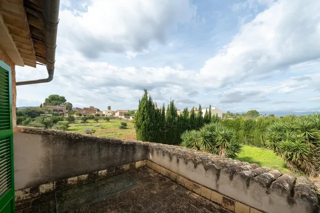 Finca mallorquina con carácter, jardín mediterráneo y vistas a la Serra de Tramuntana · Biniali — 39