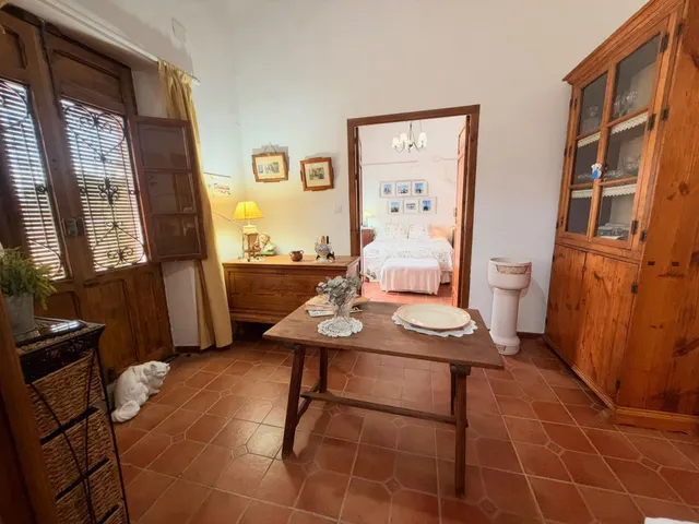 Acogedora casa de planta baja con jardín mediterráneo, patio soleado y gran garaje privado en Las Palas — 33