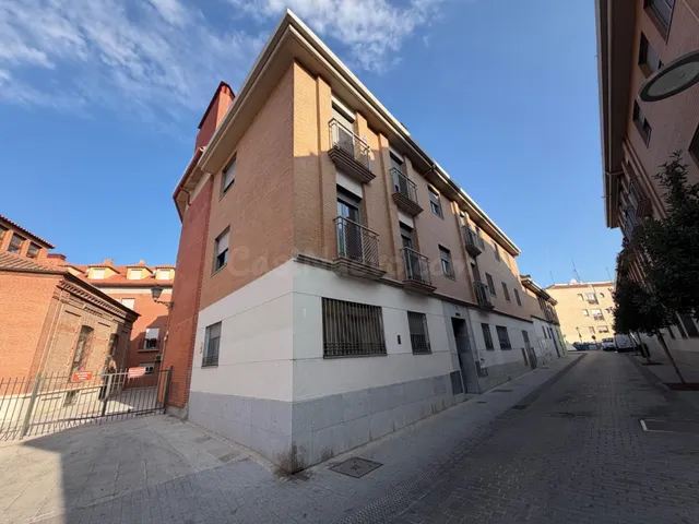 URBAMAR vende fantástica vivienda en Carabanchel con piscina