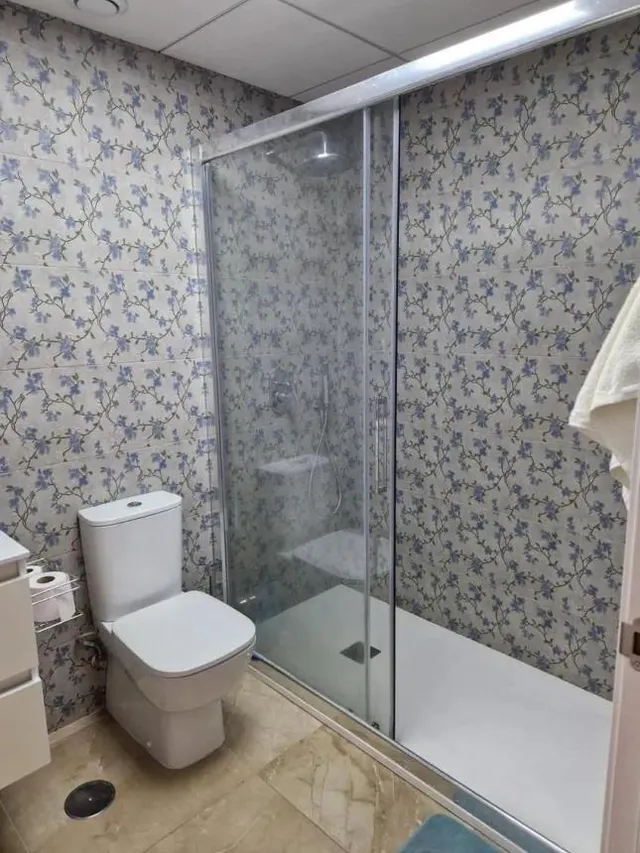 Gran apartamento en Torrevieja: 2 hab, 2 baños — 3