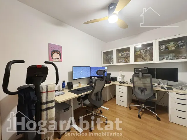 ¡Hogar de lujo! Amplio, sofisticado y reformado, con patio y garaje, todo amueblado — 23