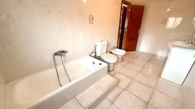 Piso de calidad en venta en el corazón de Maceda con Garaje. 140 m2 útiles. Entrar a vivir. — 39
