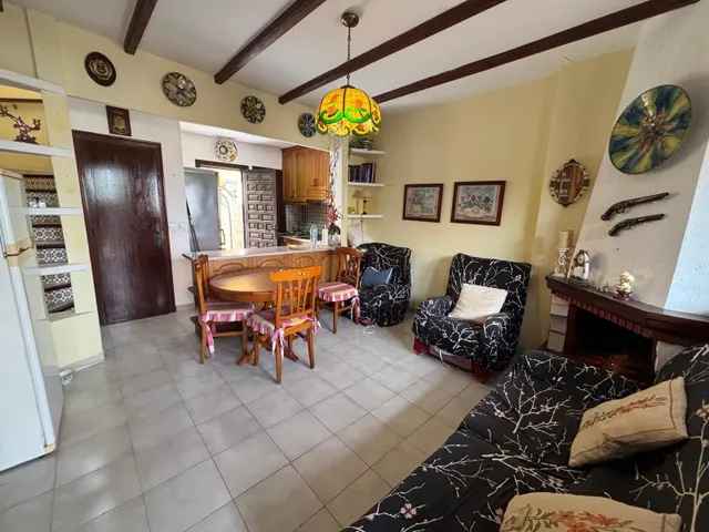 FABULOSA VIVIENDA ADOSADA, IDEAL PARA PAREJAS JOVENES, RODEADA DE TODOS LOS SERVICIOS — 8