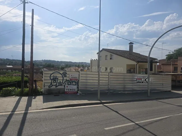 Solar muy céntrico ideal para edificar tres pisos i pk - foto 3