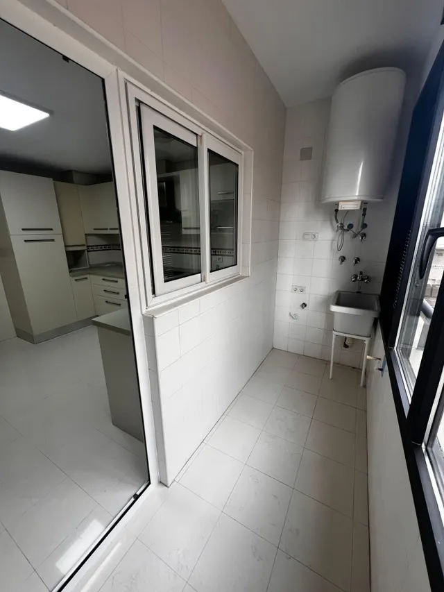 Amplio piso en alquiler en Torrevieja – 3 habitaciones, terraza y garaje incluido — 11
