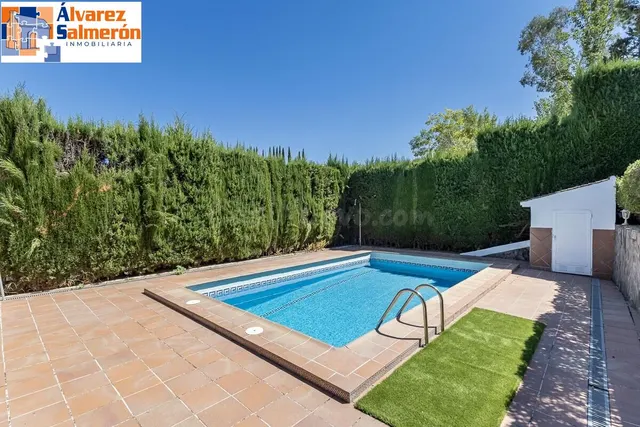 CASA PAREADA EN LA ZUBIA CON PISCINA, ZONA DE BARBACOA Y JARDÍN — 3
