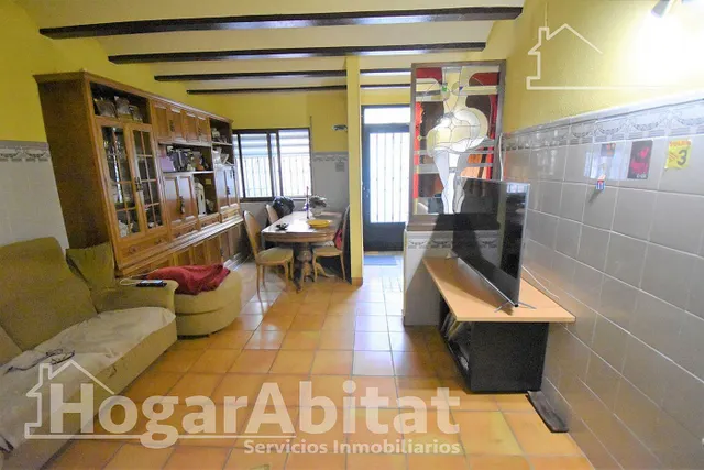 Amplia casa con terraza y balcón — 28