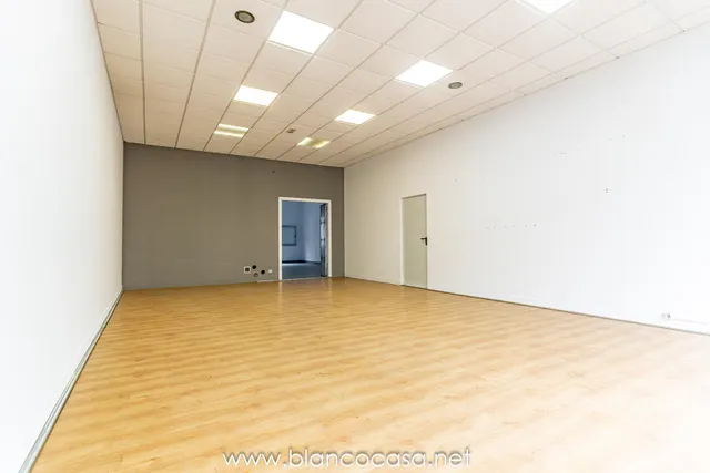 Amplio bajo comercial en venta — 12