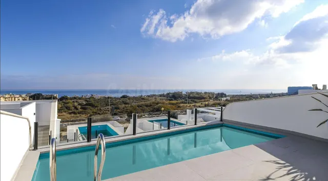 PRECIOSO CHALET SEMINUEVO EN GUARDAMAR HILLS, GUARDAMAR, ALI