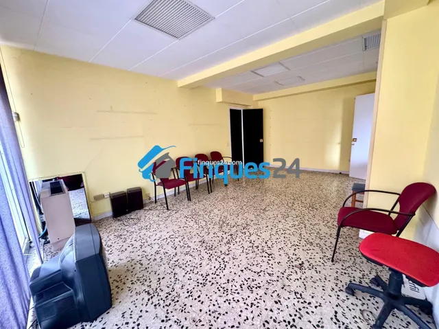 Local Economico en Alquiler — 17