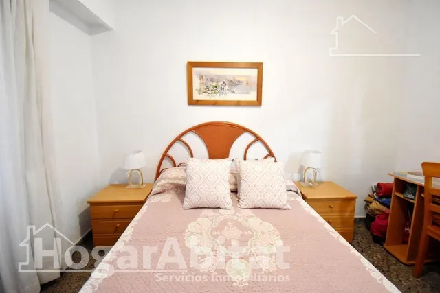 Confort y vistas al mar en este espacioso piso con balcón, gran garaje y trastero junto a la playa — 10