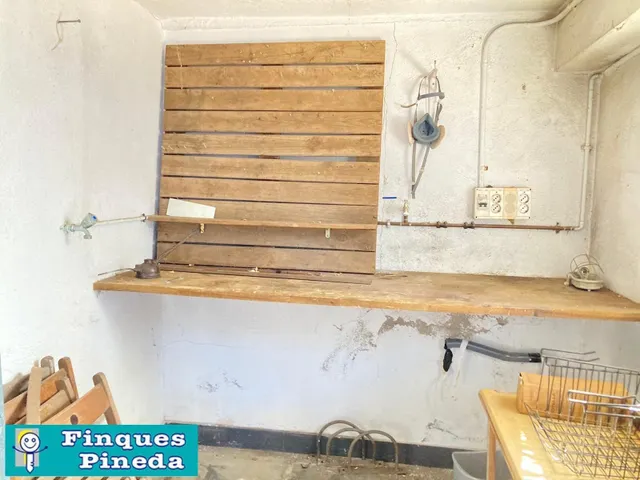 CASA PLANTA BAJA CON 2 VECINOS CON JARDÍN — 24