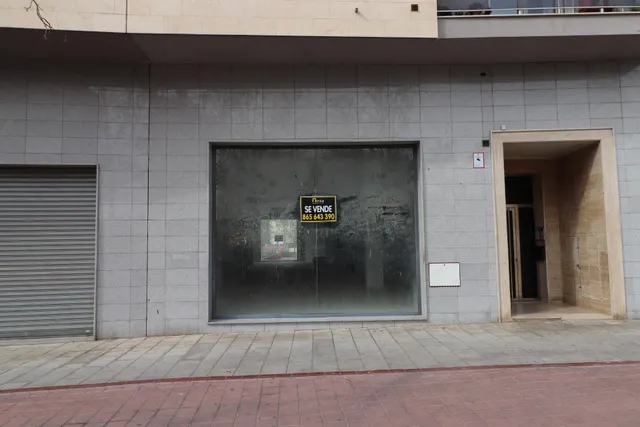 EXCLUSIVO LOCAL EN AVENIDA DE RONDA — 18