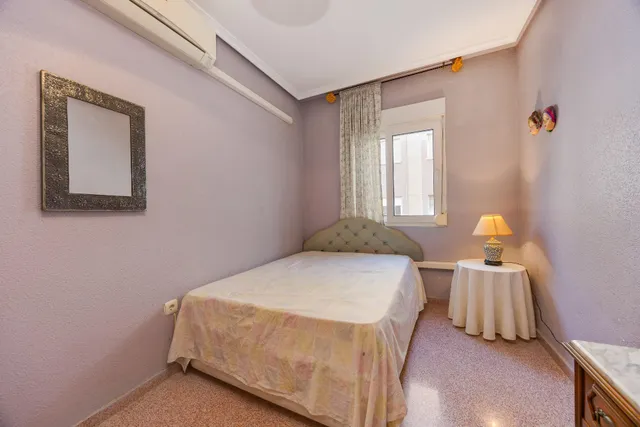 Amplio apartamento de 4 dormitorios en el corazón de Torrevieja — 22