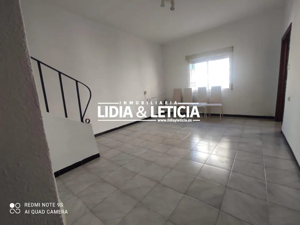 ESPECTACULAR CASA EN PABLO VI! UNA DE LAS ZONAS MÁS DEMANDADAS DE ALCALÁ DE GUADAIRA!!