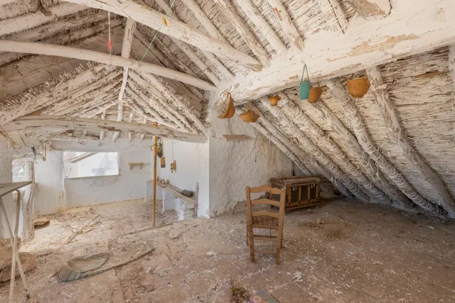 CASA PARA REFORMAR, MÁS TERRENO DE 250M2 — 32