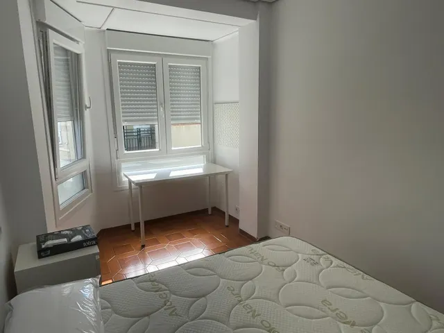 Piso ESTUDIANTES-FUNCIONARIOS ALQUILER habitaciones en Castellón, zona Av.Casalduch, 4 hab. 2 baños, ascensor. — 17
