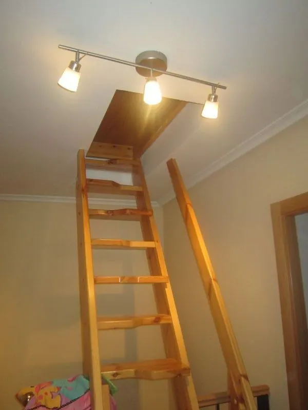 SE VENDE CHALET ADOSADO SEMINUEVO, 4 HAB., GARAJE DOBLE ,PATIO. PARA ENTRAR A VIVIR — 22