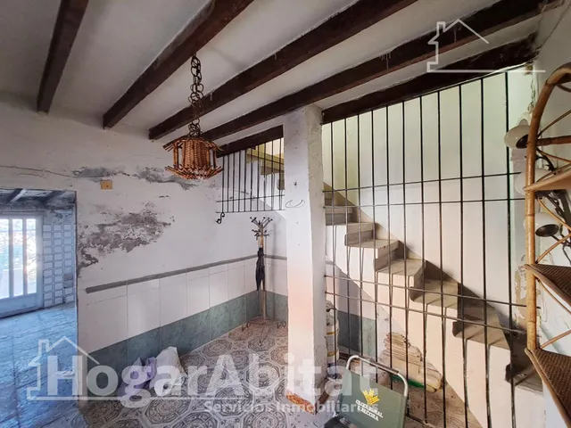 AMPLIA CASA CON 2 TERRAZAS PARA REFORMAR EN EL CENTRO — 11