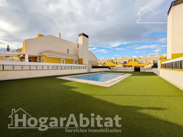 REFORMADO CON TERRAZA, PISCINA Y GARAJE CERCA DE LA PLAYA — 3