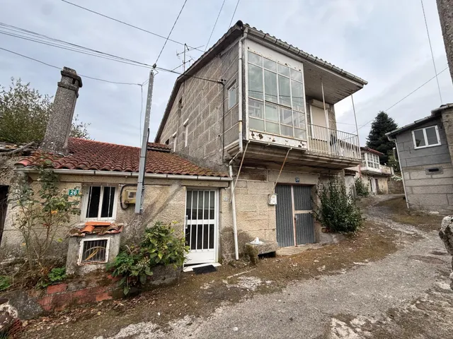 SE VENDE CASA CON PARCELA EN SANDIAS. — 50
