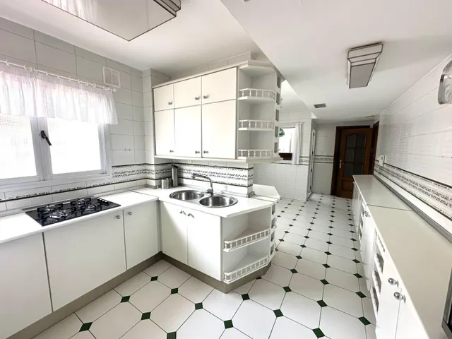 AMPLIO PISO DE 200 M2 EN ALQUILER – GRANADA — 17