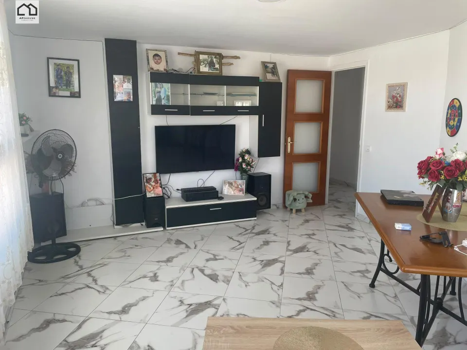 Amplio Ático en Plaza Madrid, Elche - Ideal para Familias