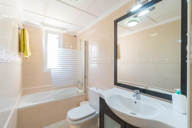 Villa exclusiva de 419 m2 con piscina privada a 200 m del mar en Torre la Mata — 30