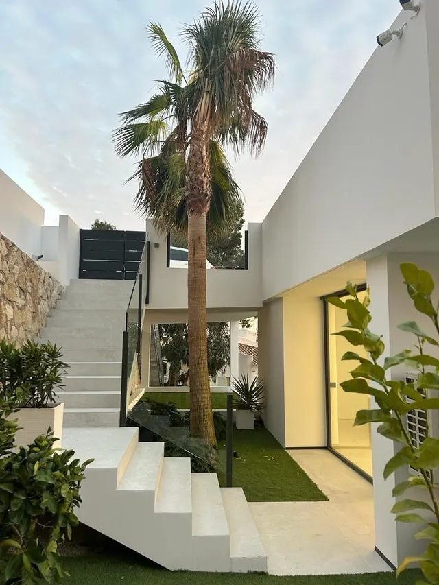 Villa moderna con vistas panorámicas al mar y a la montaña — 31