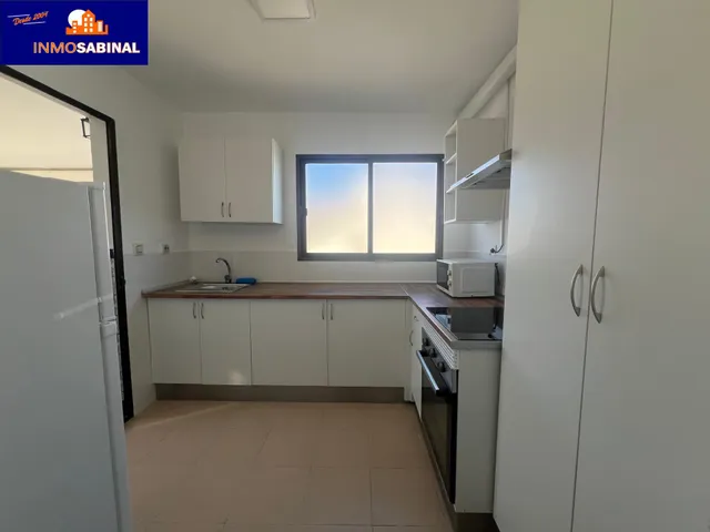 Impresionante Piso en Primera Línea de Playa en La Romanilla, Roquetas de Mar por €310.000 — 20