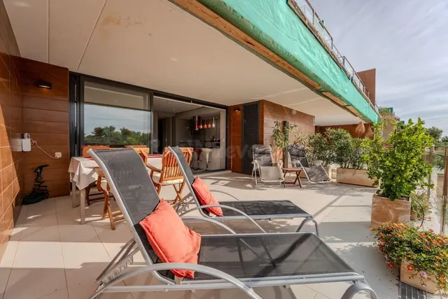 APARTAMENTO MODERNO EN PLANTA BAJA CON PISCINA Y VISTAS A LA - foto 3