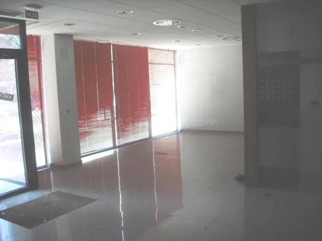 Local comercial en Calle Luis de Madrona, 1. Alcalá de Henar - foto 3