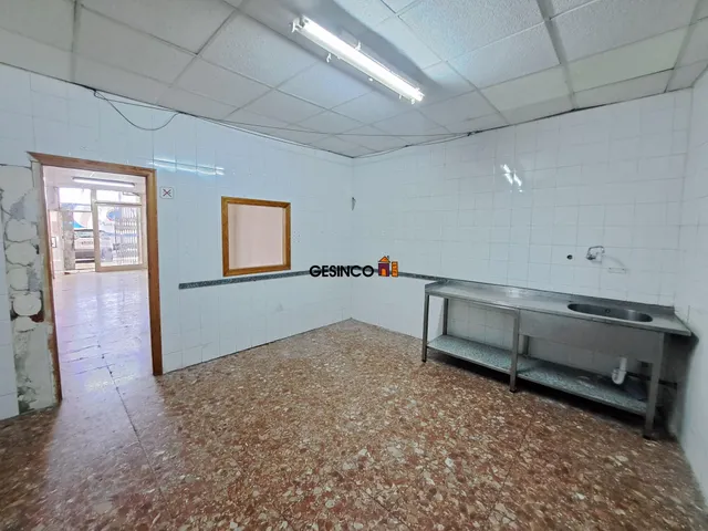 LOCAL COMERCIAL EN ALQUILER BIEN SITUADO EN LA ALAMEDA — 6