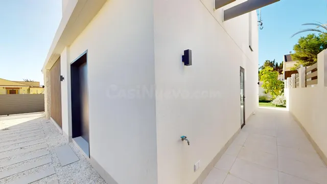 VILLA INDEPENDIENTE EN ORIHUELA COSTA ( PLAYA FLAMENCA ) - foto 5