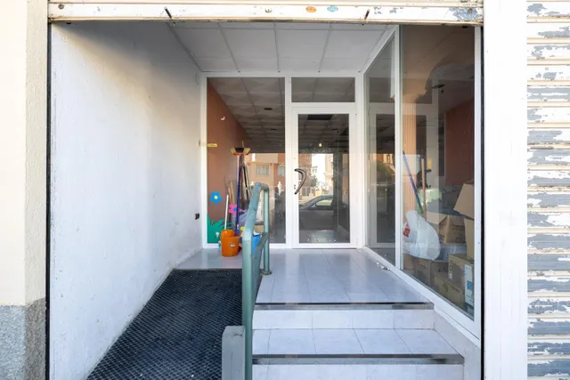 Local de 130 m2, diafano en Gojar, cerca del centro, en zona residencial con mucho paso de vehiculos — 4