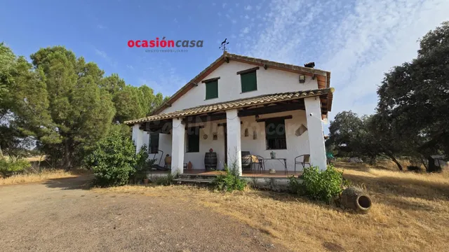 CHALET CON PISCINA EN VENTA