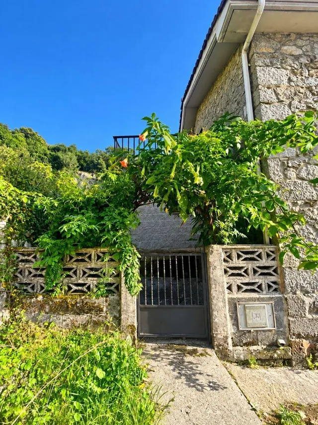 CONJUNTO DE DOS CASAS DE PIEDRA CON GRAN POTENCIAL EN PADIERNIGA (VOTO) — 44