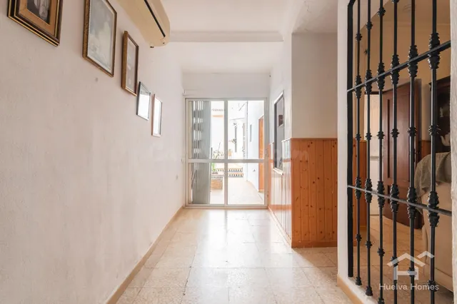 Casa tradicional con patio y acceso por dos calles en el centro de Ayamonte — 6