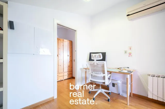 Ático dúplex con gran terraza, piscina y parking en Coll Favà. — 48